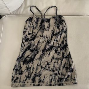 Lululemon built in bra workout tank top. Grey swirl. Size 4/6.